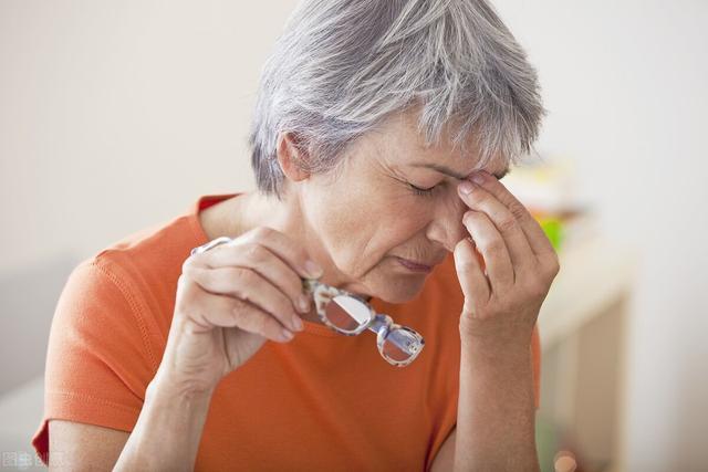 Incontinence Underwear vs Regular Underwear: What's the Difference?